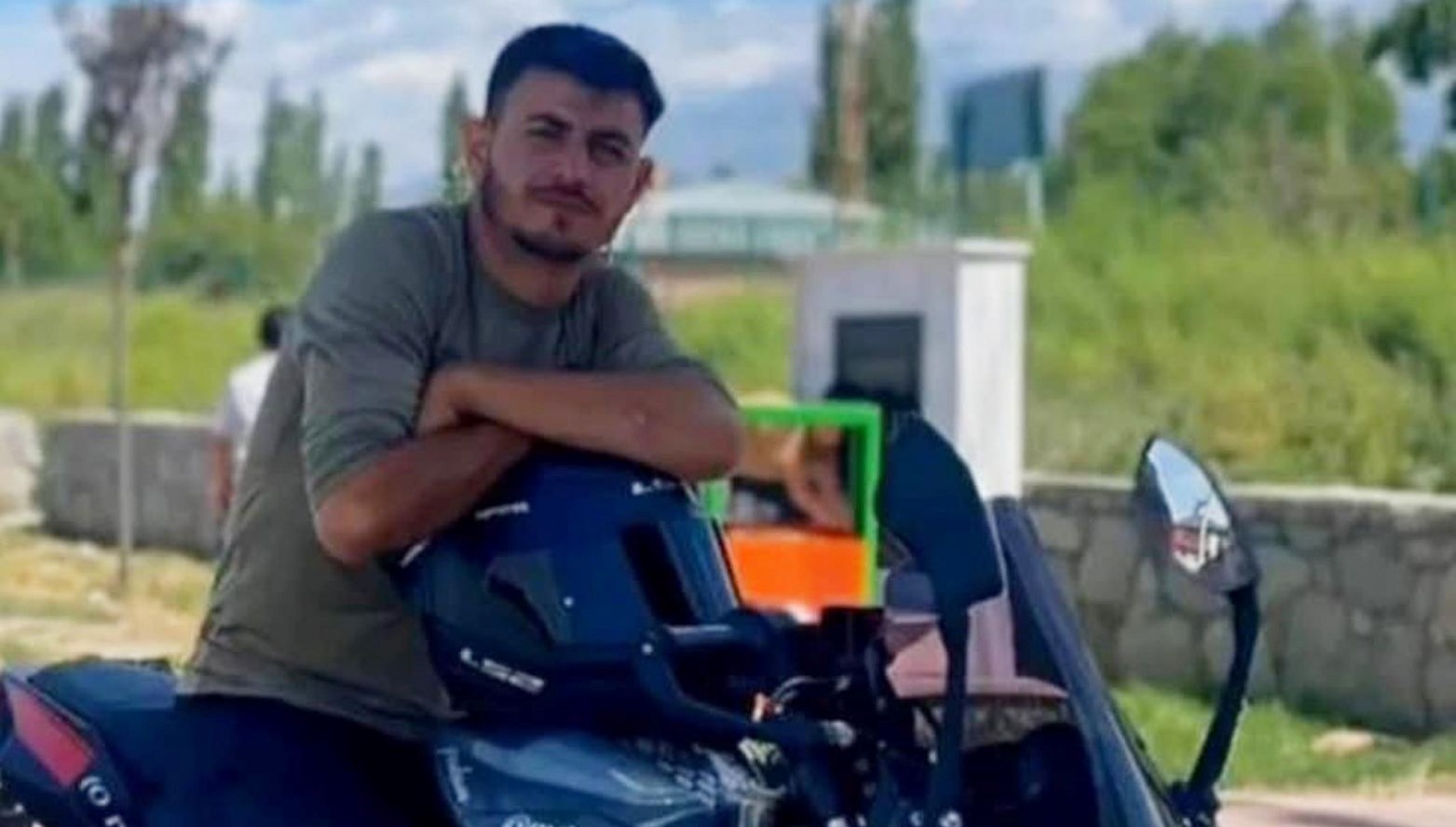 traktorun romorkuna carpip oldu HpDUpuh3