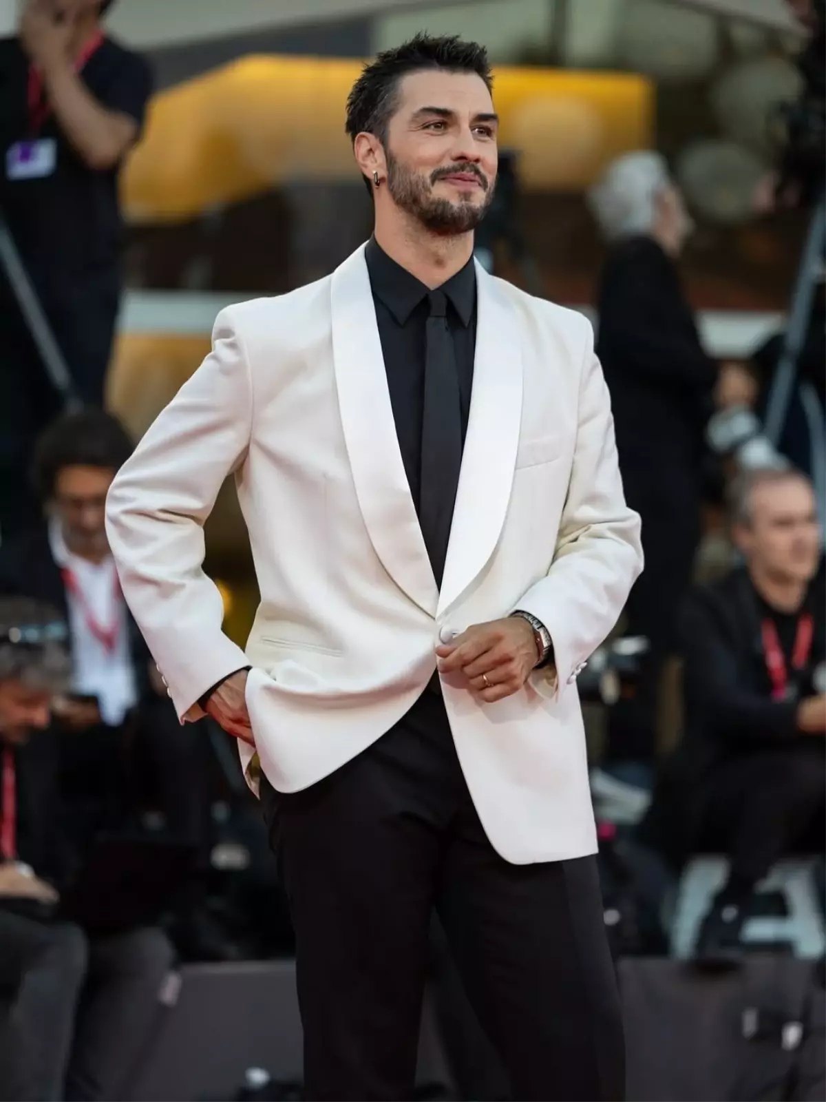 unlu oyuncu aras aydinin babasi vefat etti lfdUI32q