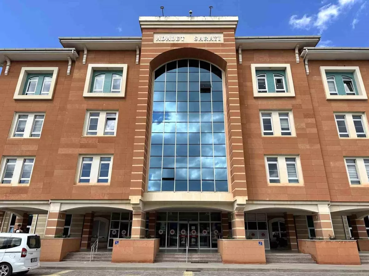 cocuklardan ciplak fotograf isteyen saniga 24 yil hapis IwGsqljR.jpg