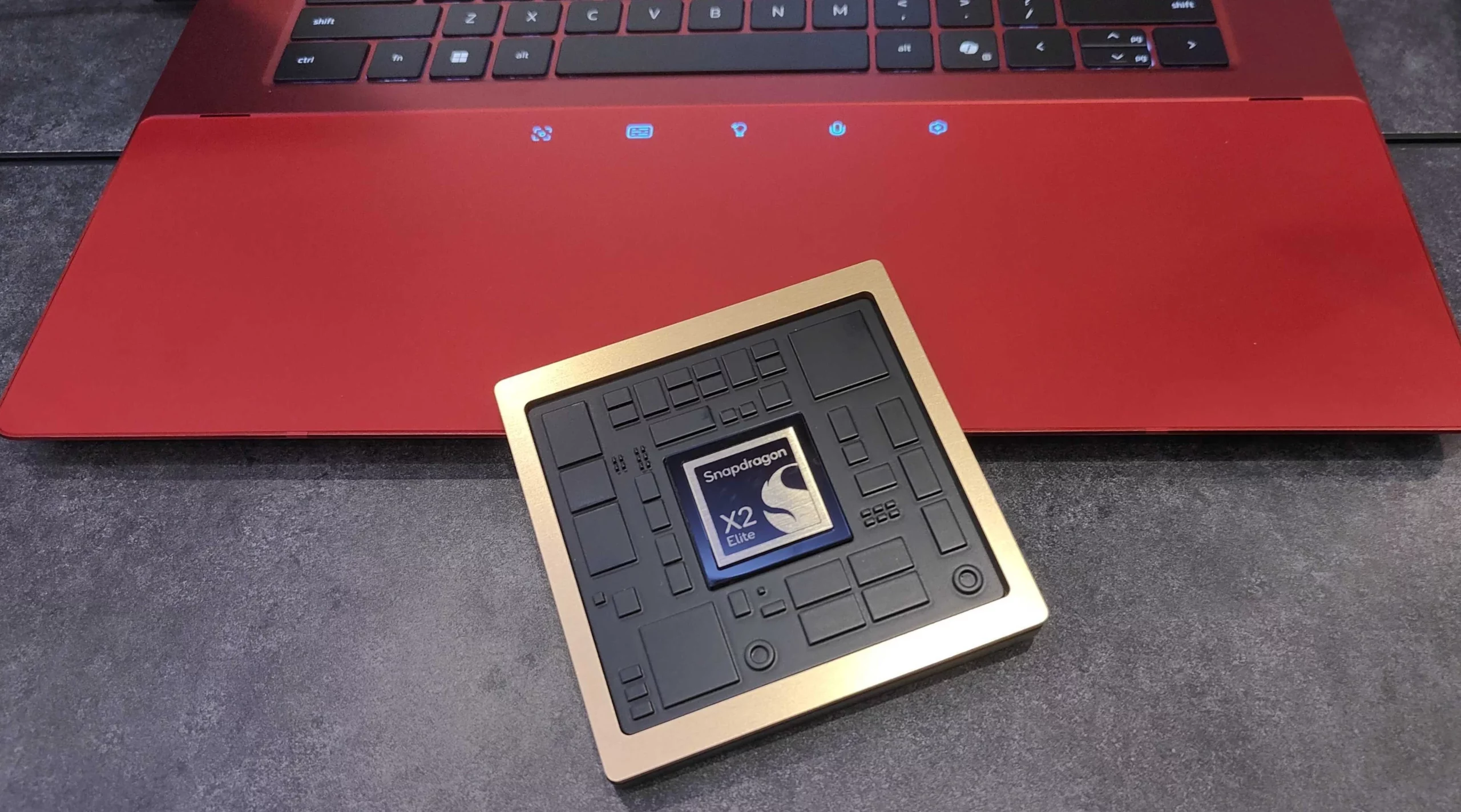 M4 Pro ile Snapdragon X2 Elite Extreme