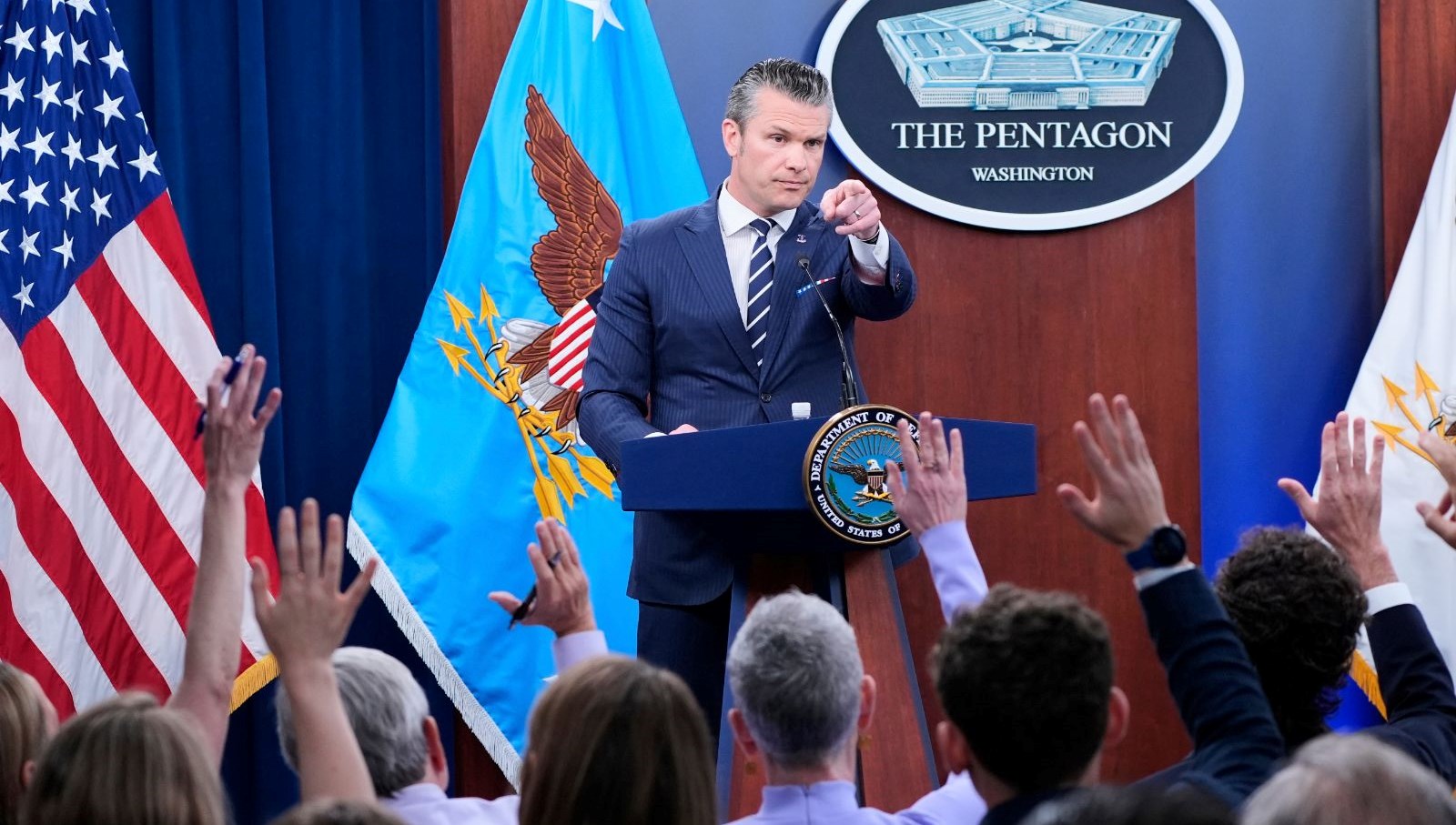 pentagonda muhabir krizi trump yonetimi imza atmayan gazetecileri kovuyor PqPU6PLb.jpg