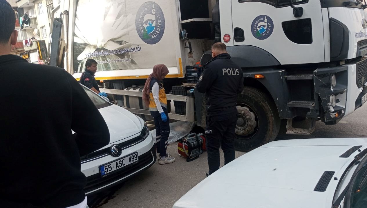 samsunda temizlik kamyonunun altinda kalan yaya oldu CKLyVjIJ.jpg