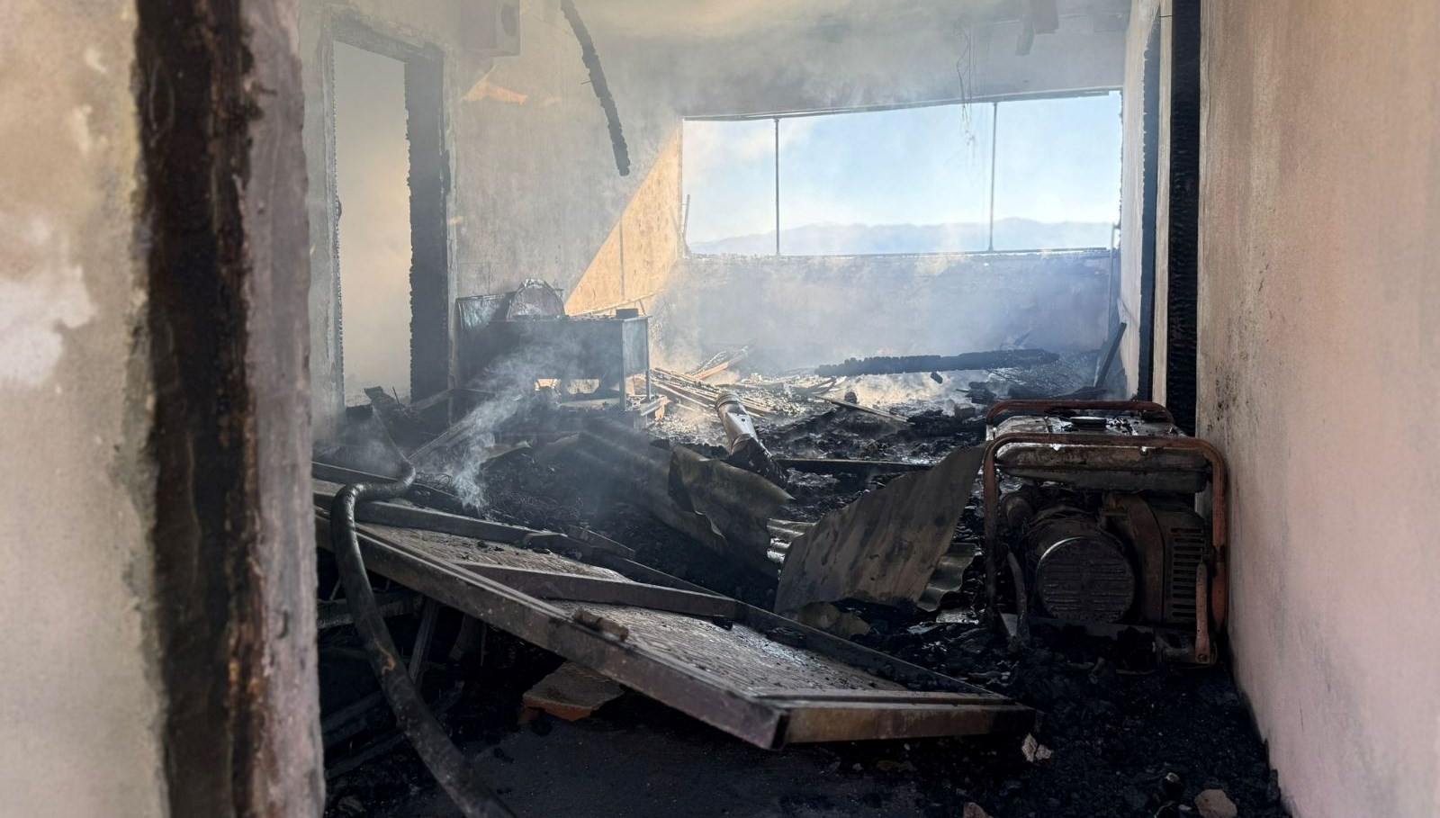 sivasta yanan yayla evi kullanilamaz hale geldi SwW9qOKA.jpg