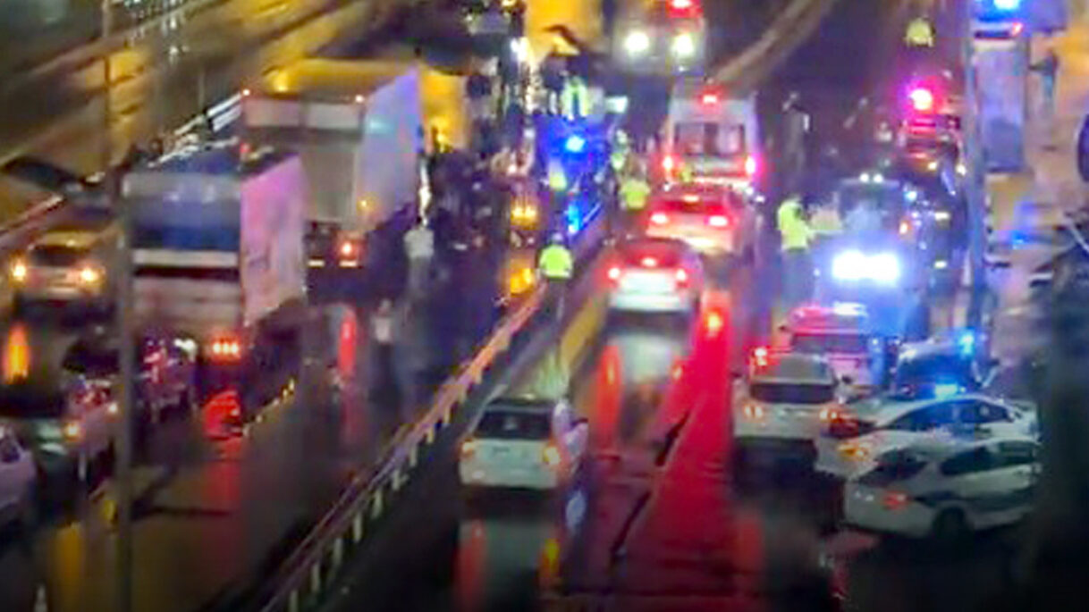 Küçükçekmece’de Trafik Kazası: Polis Memuru Ameliyata Alındı